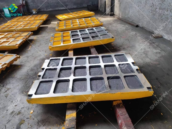 jaw plate,jaw crusher,jaw liner,swing jaw plate,fixed jaw plate,movable jaw plate,jaw crusher parts,jaw crusher wear parts